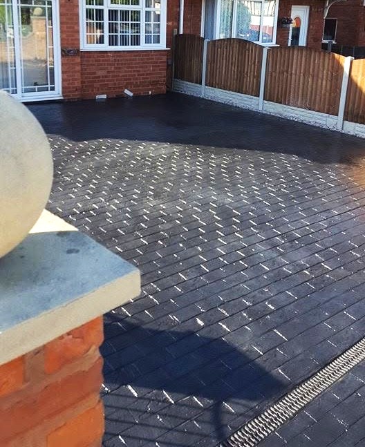 Sweeping driveway approach to a large detached home in Ashley village